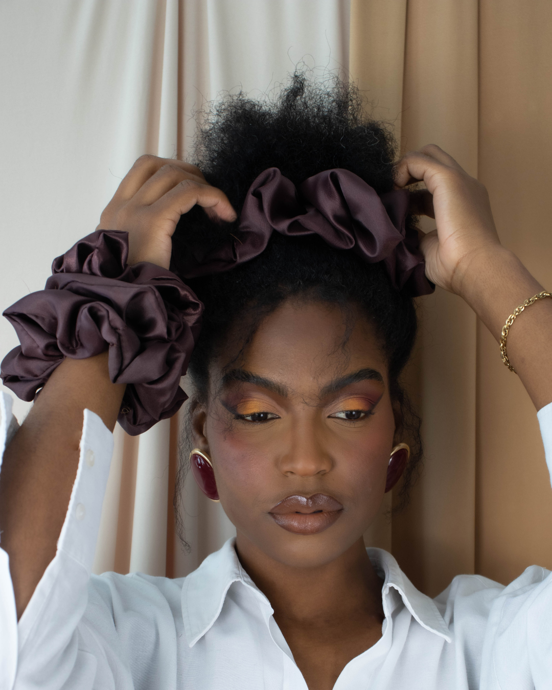 PACK Bonnet en satin et chouchou XXL